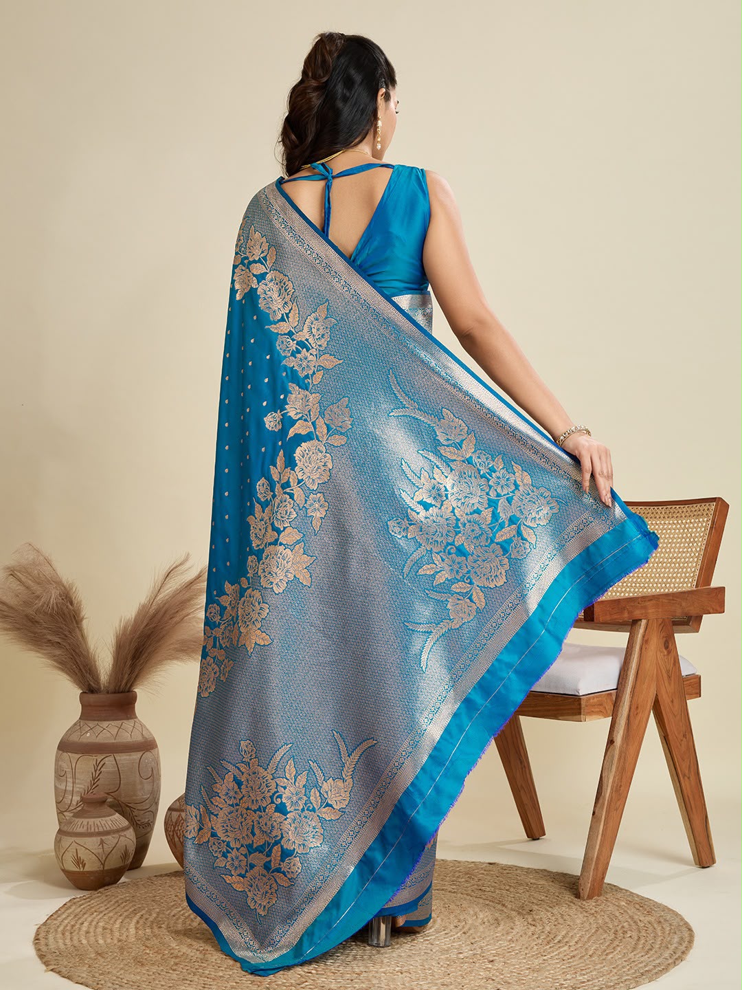 Peacock Teal Kanjivaram Silk Saree - Sarees - close-up detail view | Nardev Fashions