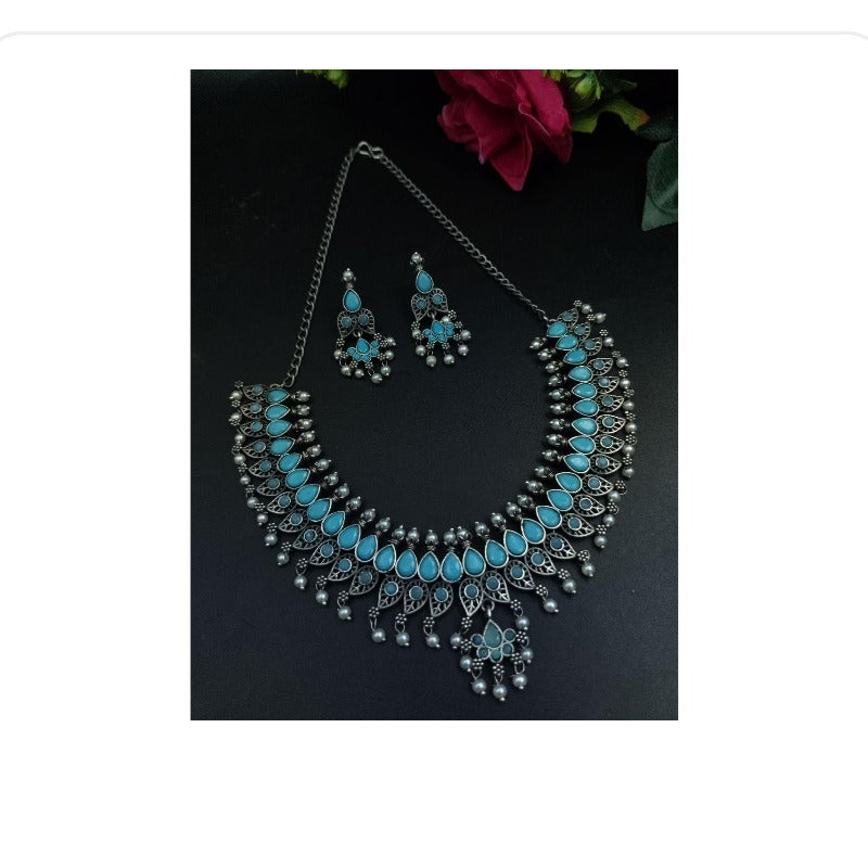 Women's Unique Leaf Design Necklace Set - close-up detail view | D9 Creations