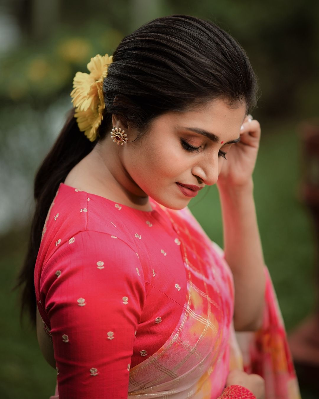 Multicolour Shibori Georgette Zari Checks Saree – Tie & Dye with Contrast Pink Phantom Silk Blouse - close-up detail view | Nardev Fashions